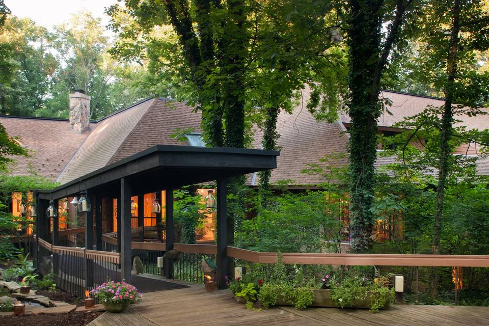 Welcome to the Inn at Honey Run, a boutique resort for a Woodland Wedding.