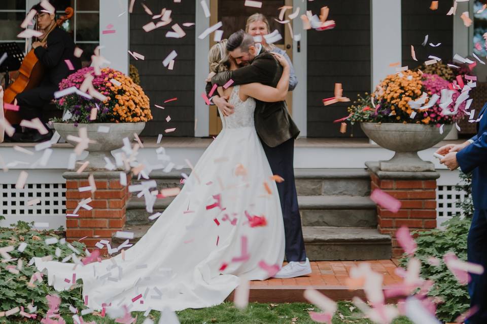 First kiss with confetti!