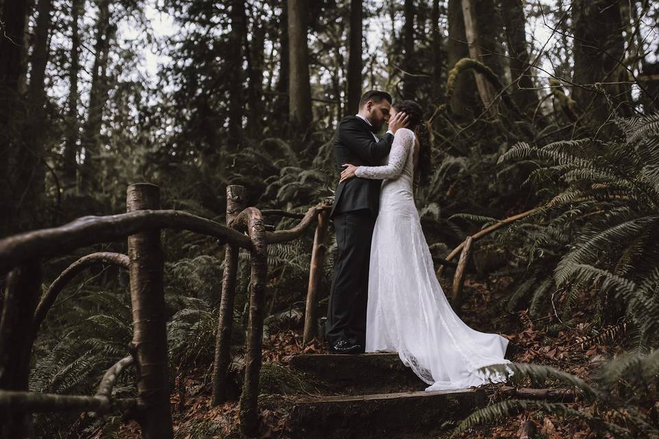 Tree house point elopement
