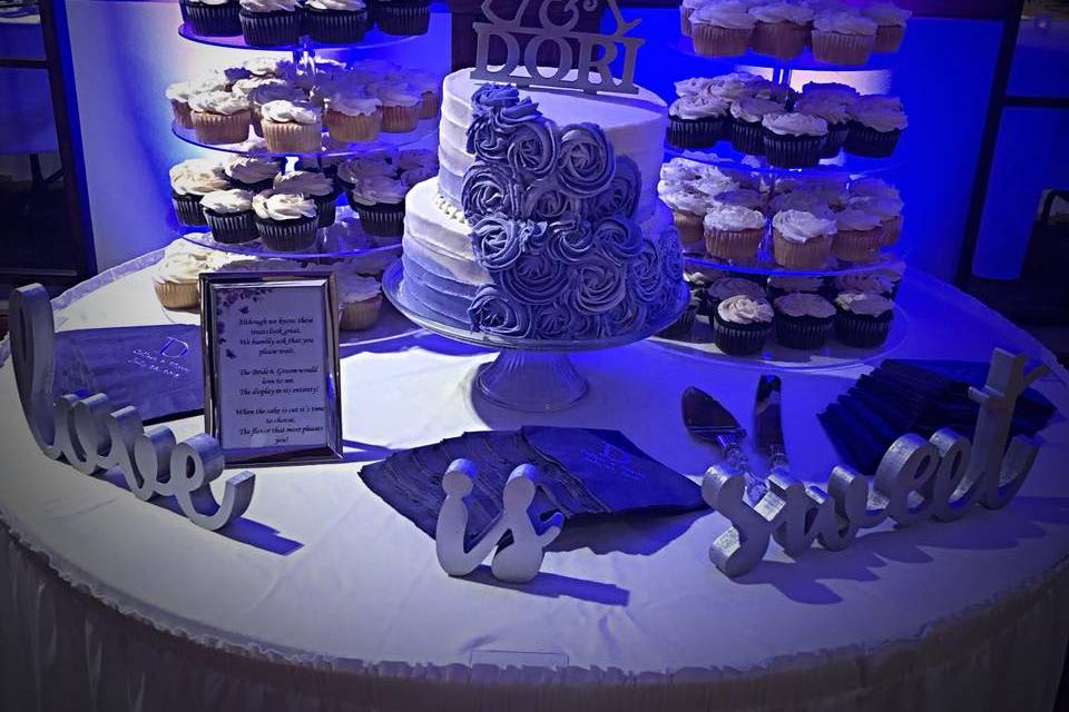 Wedding Cake & Cupcake Display