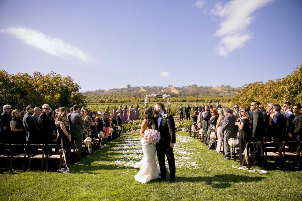 Kiss at the aisle