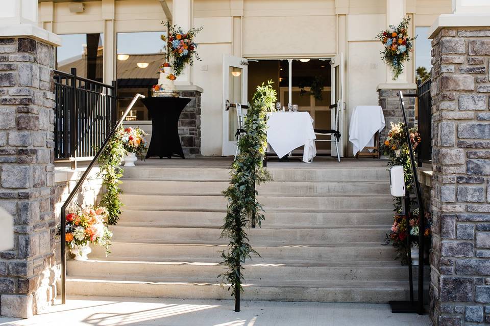 Outdoor Dining Patio