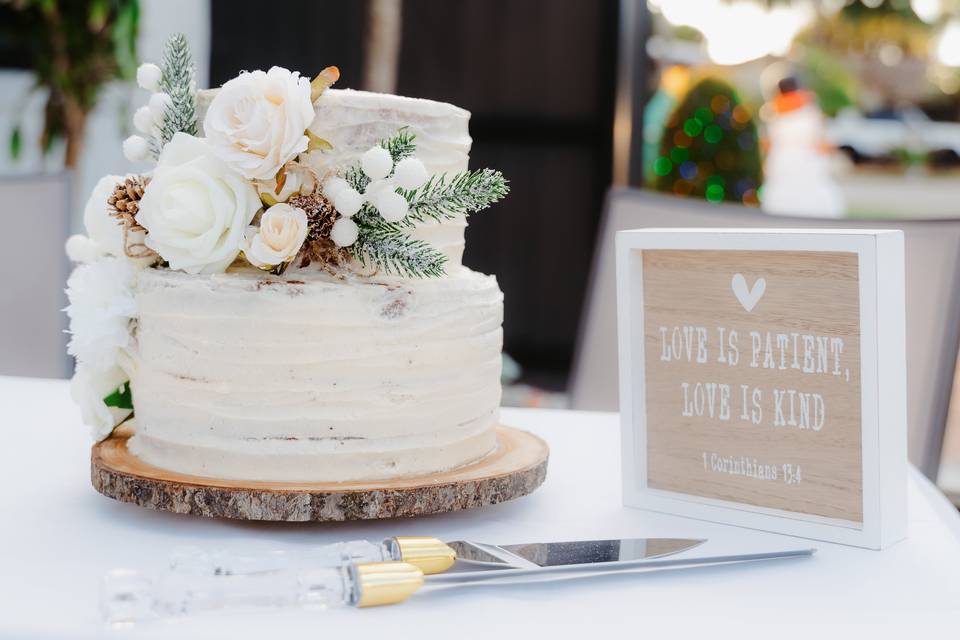 White Wedding Cake Detail