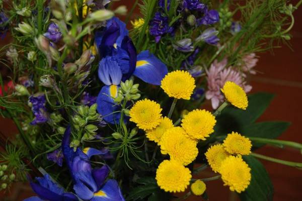 Brown Paper Bouquet – BUDS FLORAL DESIGNS