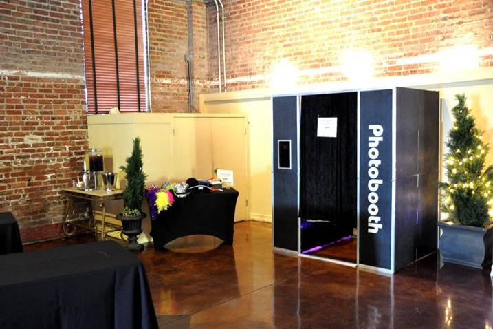 Sound Wave Mobile DJ Service & Lets Take A Pic PhotoBooth