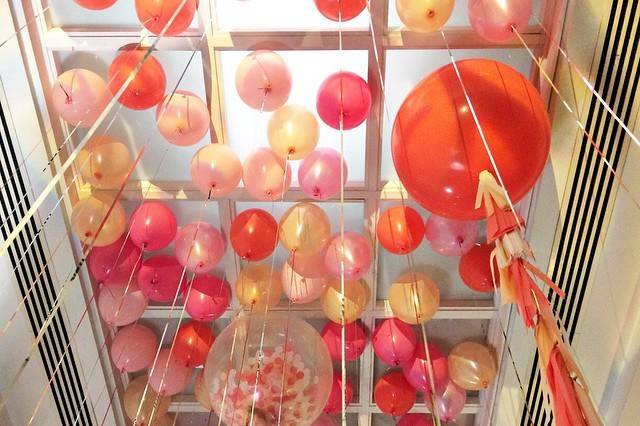 Balloons ceiling decor