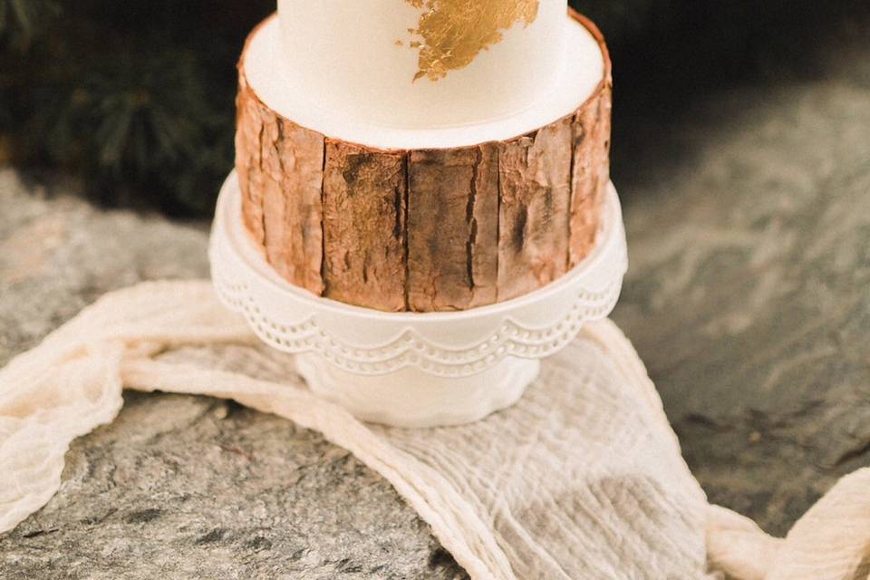 Wood and gold wedding cake
