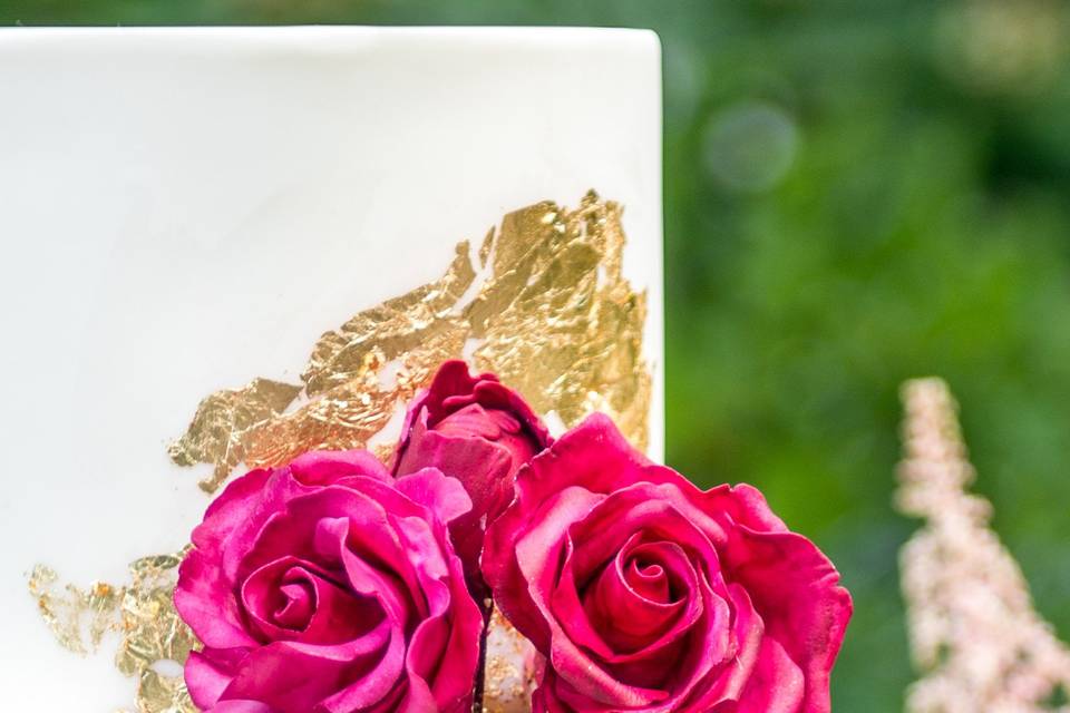 Gold and sugar roses