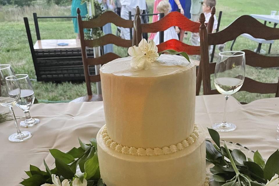 Cutting cake