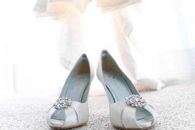 Bride shoes and dress, www.traceyahrendt.com