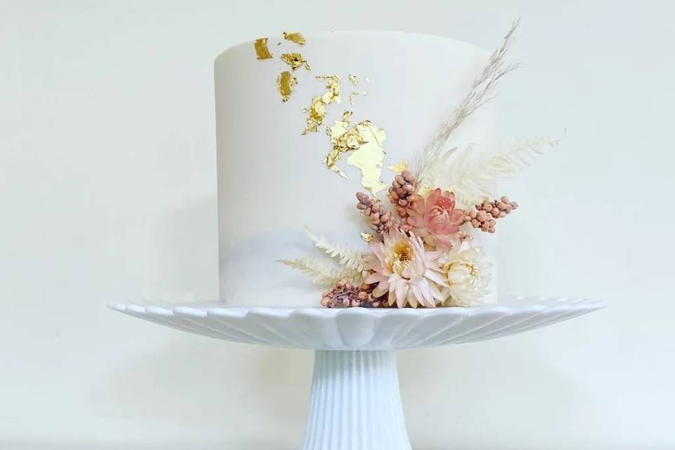 One tier round wedding cake