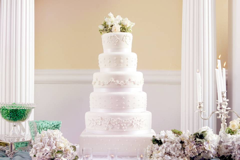 Six tier round wedding cake