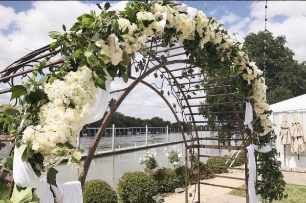 Floral arch decor