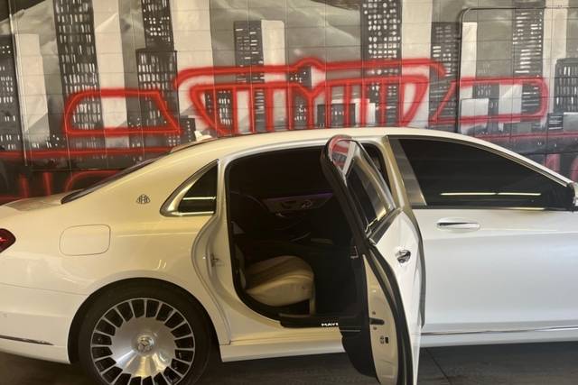 Sedan limousine