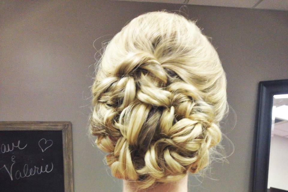 Hello, Darling! Wedding + Event Hairstyling