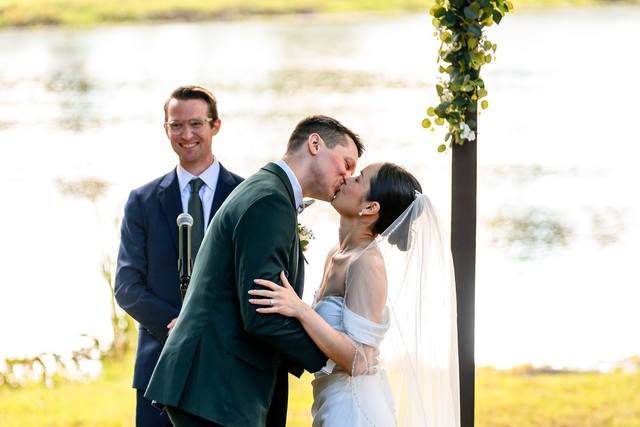 1st Kiss Outside Ceremony
