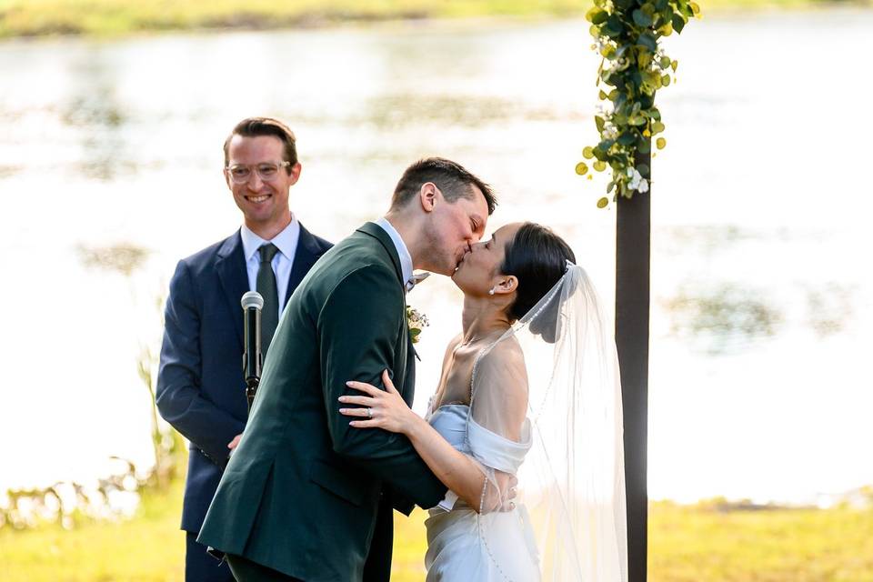 1st Kiss Outside Ceremony