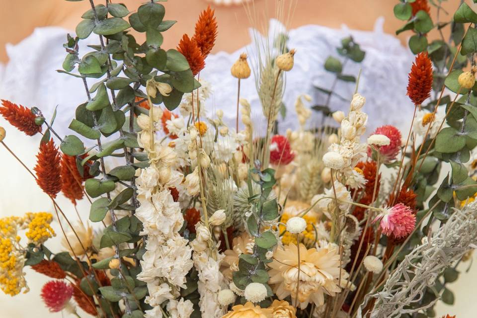 Natural floral arrangement