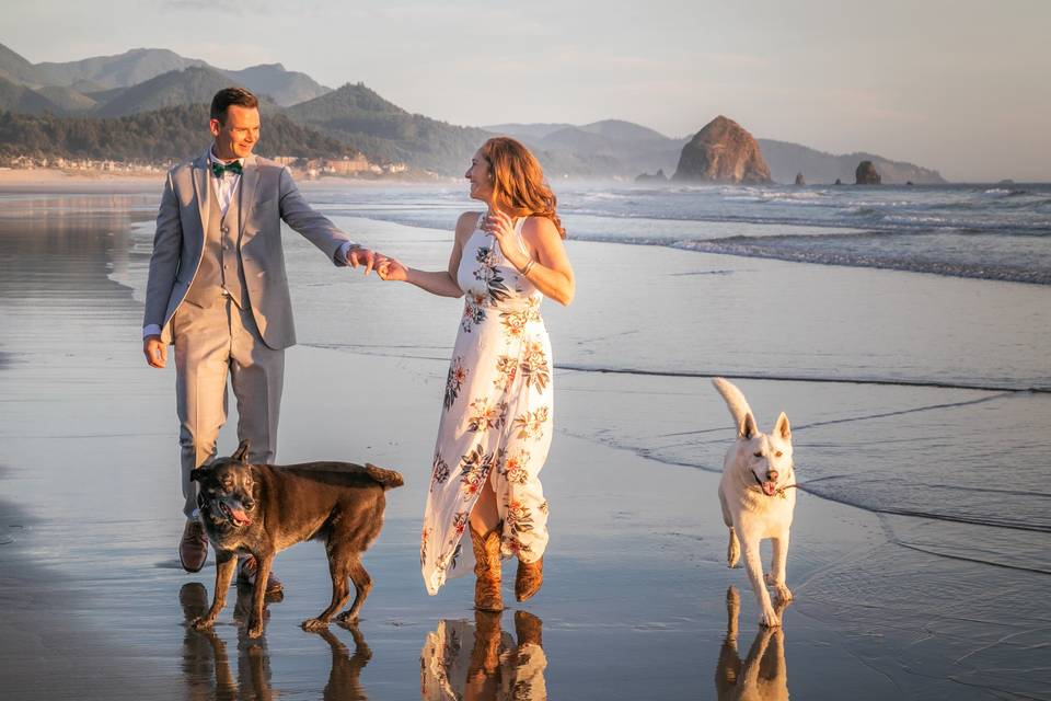 Sunset kiss by the ocean