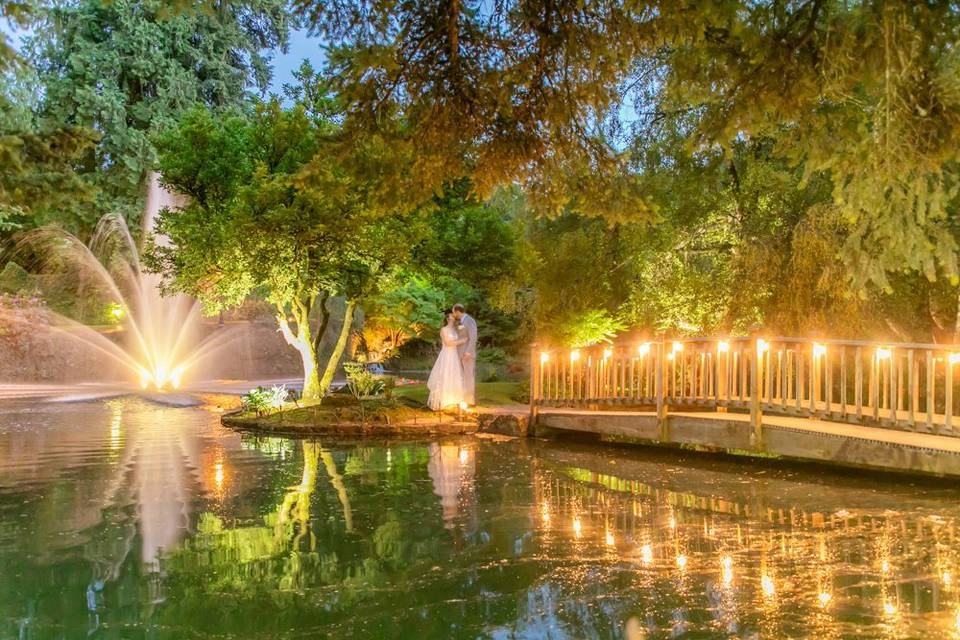 Lakeside gardens
