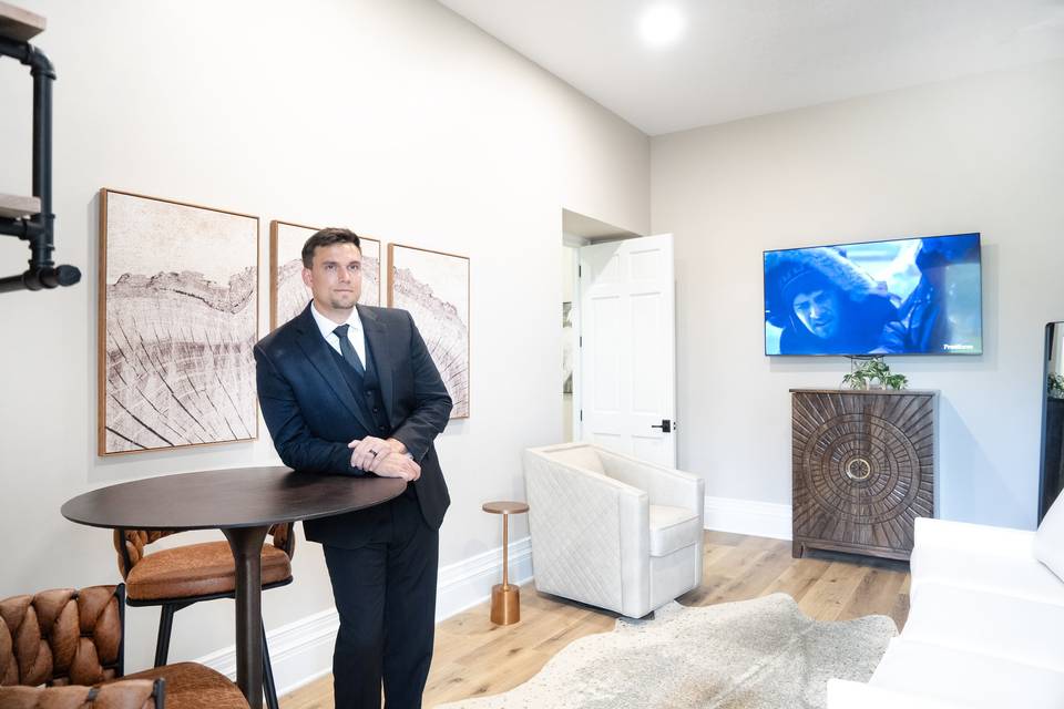Grooms Suite