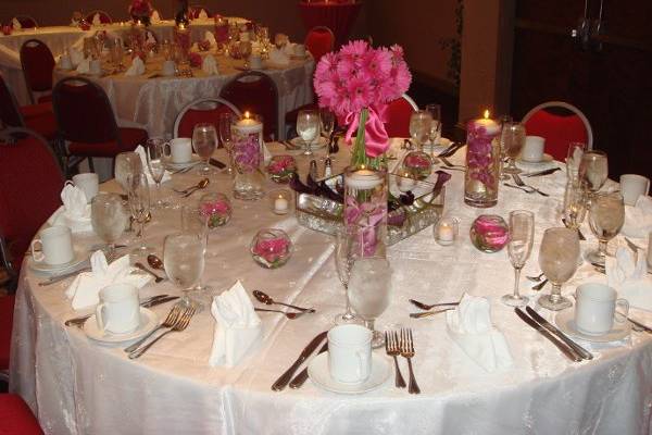 Table setting with centerpiece