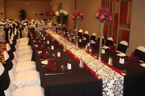 Table setting with centerpiece