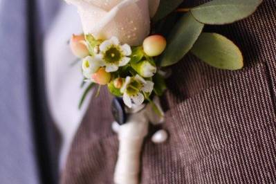 Grooms boutonniere made with a 