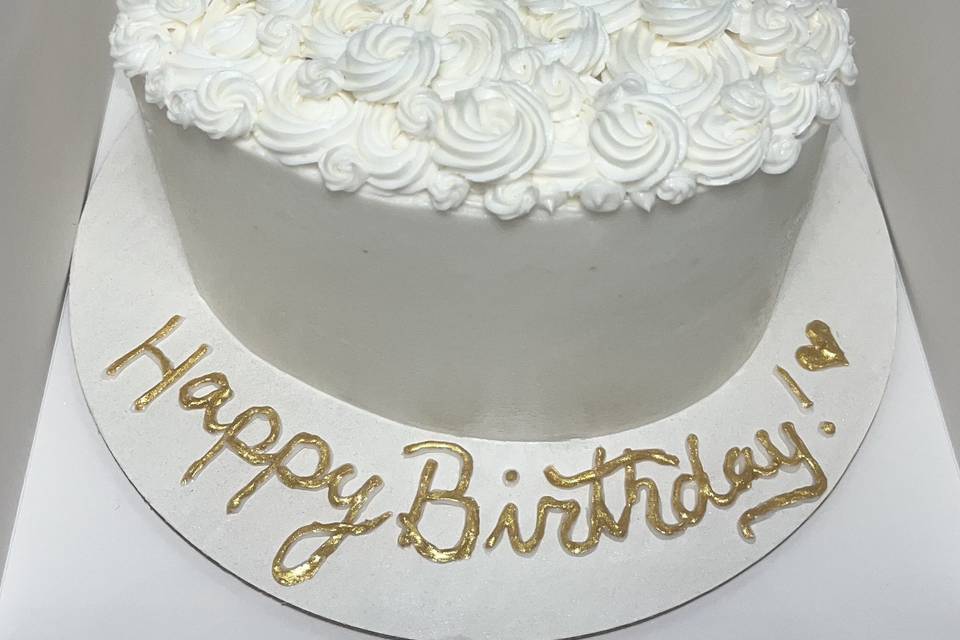 Smooth cake with rosettes