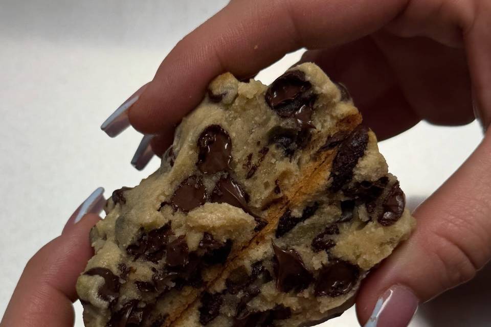 Thick Chocolate Chip Cookies