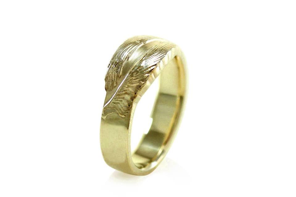 Avem Band
5mm wide
Shown in 14k Yellow Gold