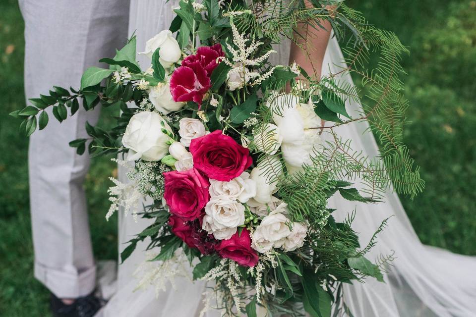 Fresh pink and white roses