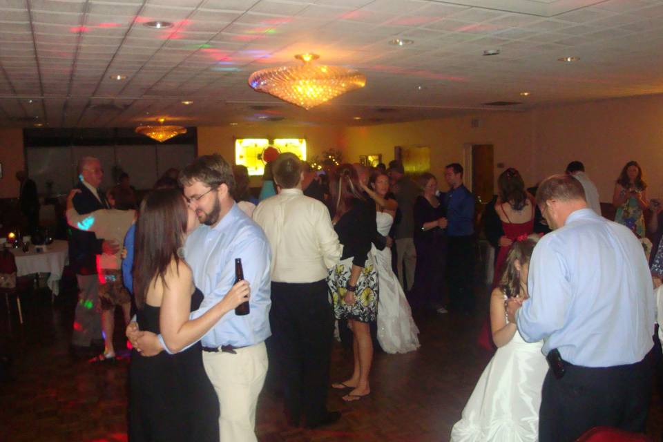 Eclipse Unlimited Entertainment - Wedding DJ | Photography | Uplighting | Photo Booth Rental