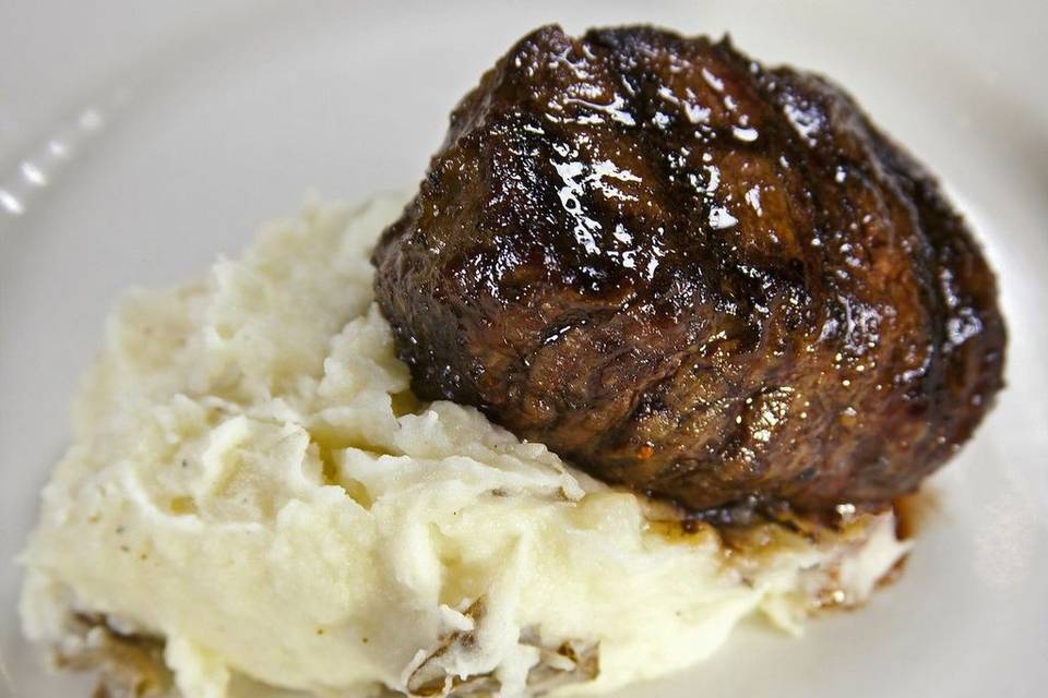 Filet and mashed potatoes