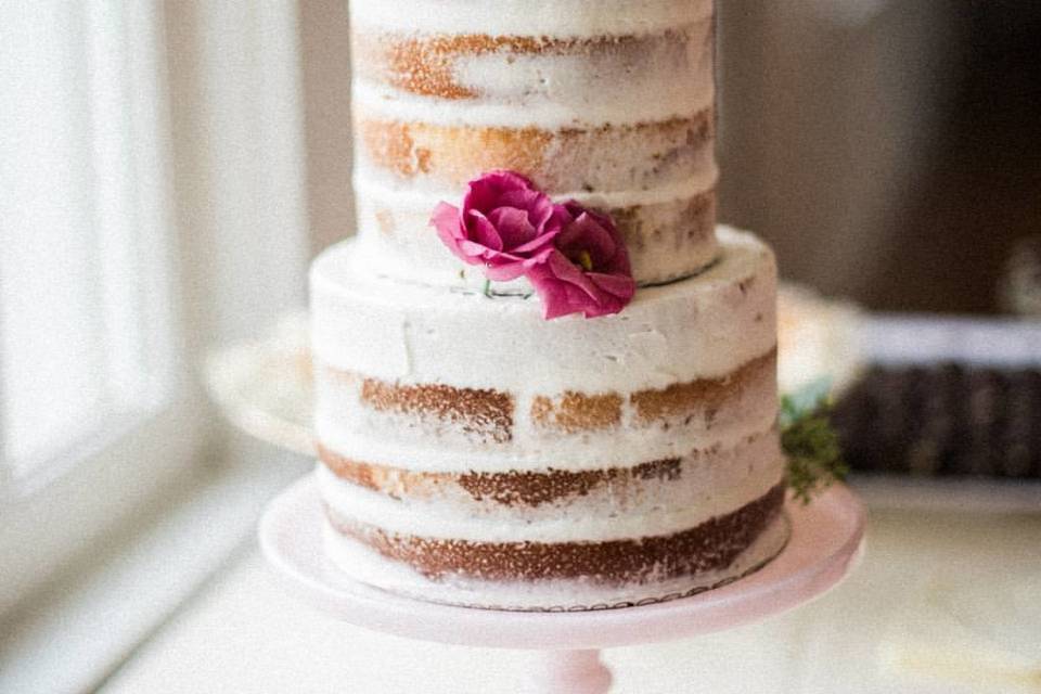 Pink flowers cake