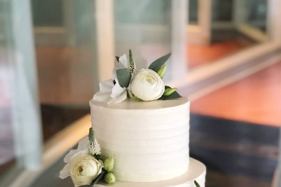 Ribbon textured clean cake