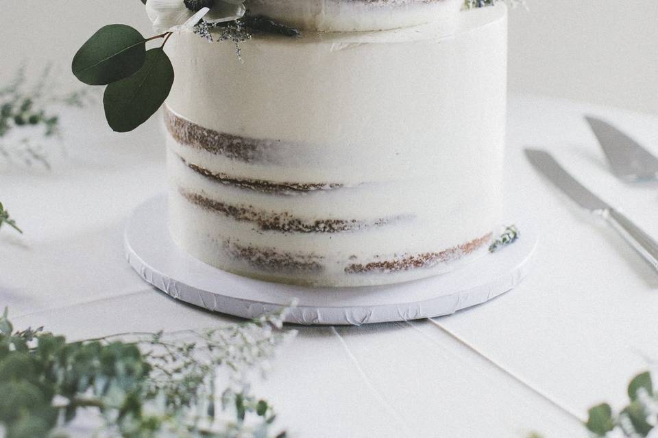 Semi naked wedding cake