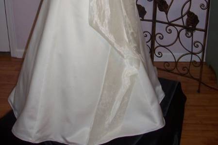 several layers of tulle petticote attached to the lining, and a satinribbon sash to finish.