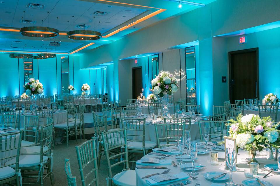 Turquoise uplighting