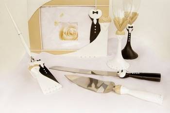 Complete Black Tux Accessory Set
This absolutely adorable Black Tux Matching Accessory Set is the perfect Bridal Package to accent your wedding. This adorable Bride & Groom theme is guaranteed to bring a smile to your family, friends, and guests! Each item is accented with a gown or tux accent. Complete package includes a pair of wedding champagne toasting glasses, a signature bridal pen, guestbook, and wedding cake server set.
Price: $129.99
