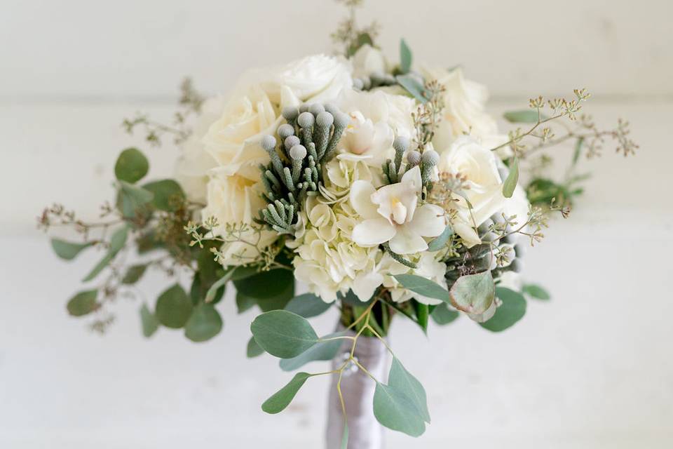 All white bridal bouquet