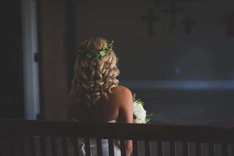 Hairdo and floral crown