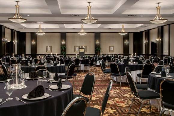DoubleTree by Hilton Dallas - Market Center