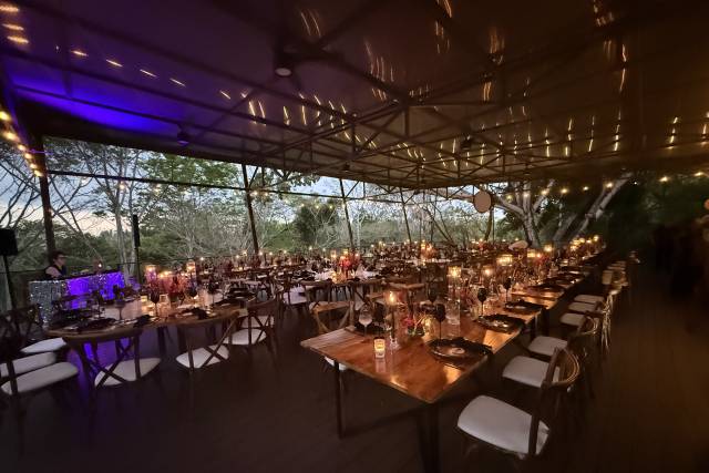 Jungle Deck setting 110 Guests