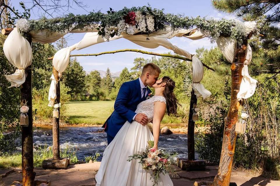 Romantic RiverSong Inn