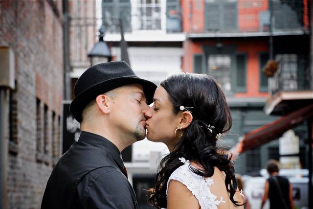 French Quarter kiss