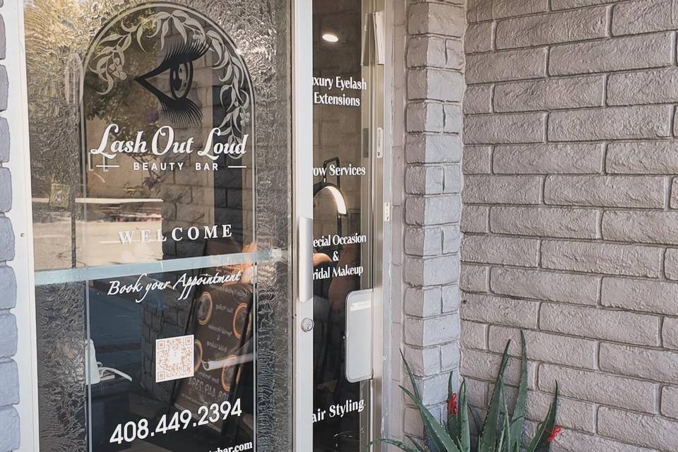 Lash Out Loud Beauty Bar