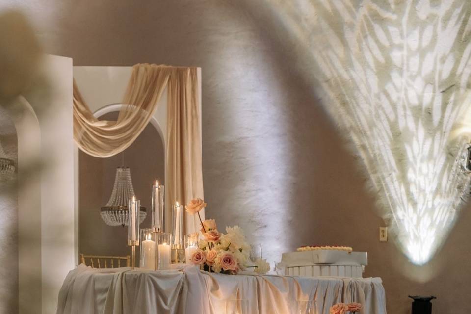 Sweetheart table in the Cave