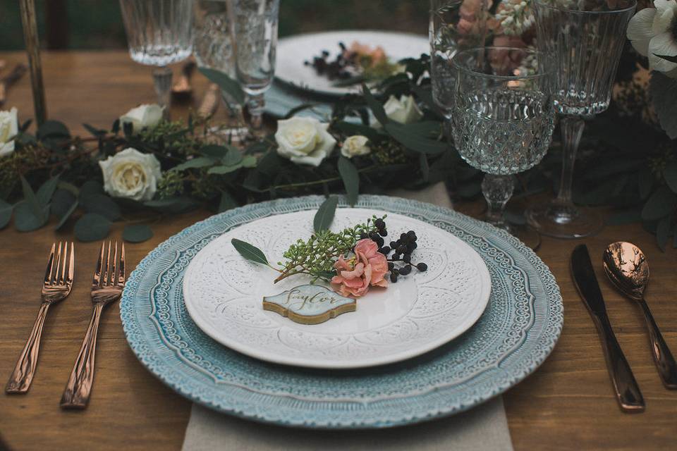 Table setting-SugarCreekVintageRntlFleurs de France Elle Boone Photography