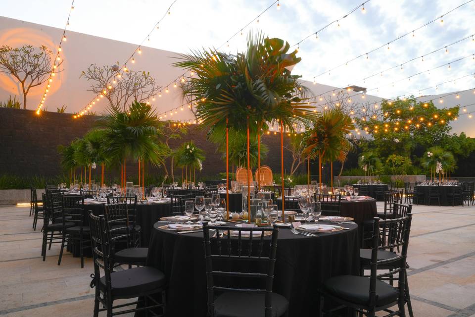 Citrus Patio in black